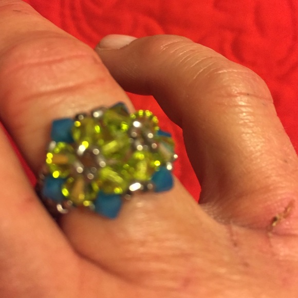 2 Swarovski Crystal Rings - Picture 2 of 4