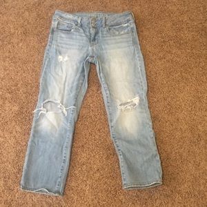 Size 8 distressed American Eagle Capris
