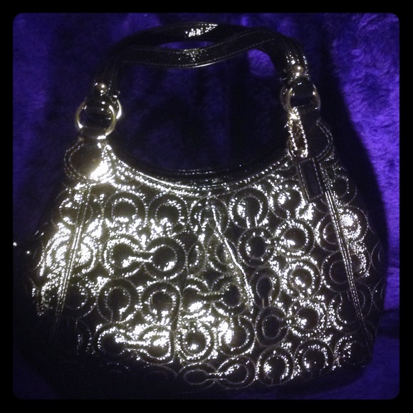 COACH PATENT LEATHER PURSE