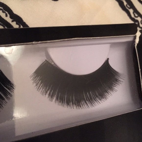 🚫Bundled🚫ake lashes bundle (2 pairs) - Picture 3 of 3