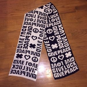 Reversible black and white scarf