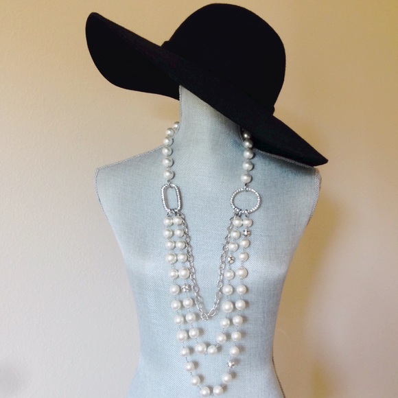 Express Jewelry - 🌹VDay Trend • Express Pearl Necklace