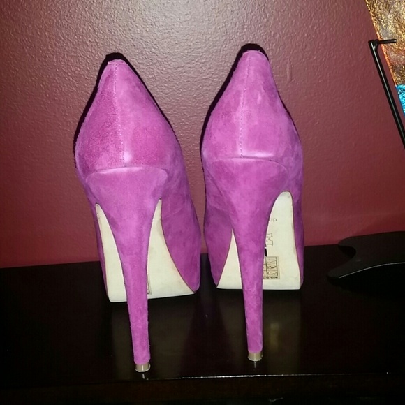 Dolce Vita Sexy Fuchsia Platform Pump. - Picture 3 of 4