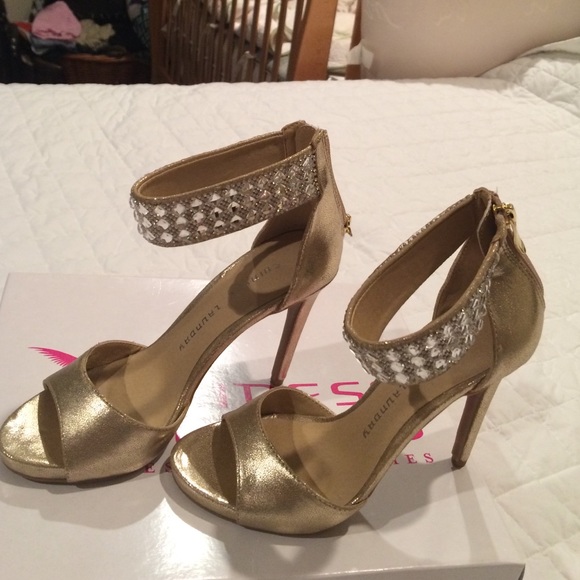 Shoes - Picture 2 of 4