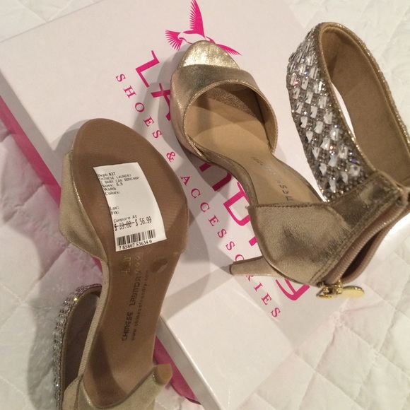 Shoes - Picture 3 of 4