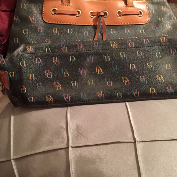 Dooney and bourse purse - Picture 4 of 4