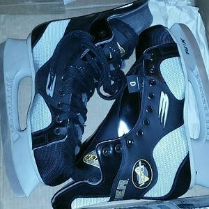 Brand new Bauer Vapor 1 SR ice hockey skates