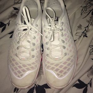 white nike trainers