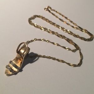 10K Gold Pendant & Necklace