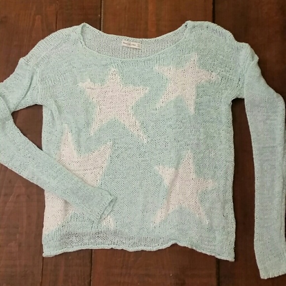 Closing 9/16 🍔A&F stars sweater