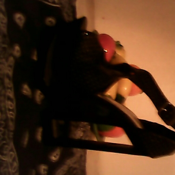 Shoes - Picture 3 of 3