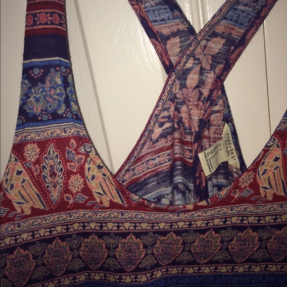 Patterned Open-back Top - Picture 2 of 4