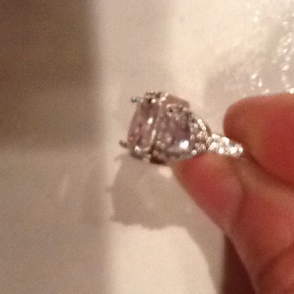 Beautiful cubic zirconium ring - Picture 2 of 4