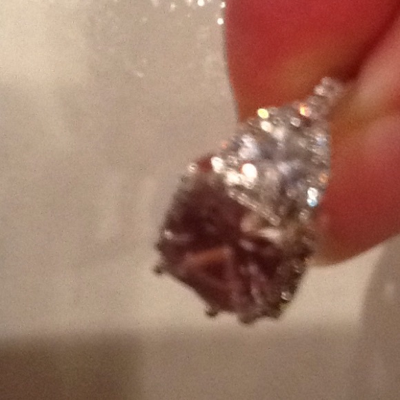 Beautiful cubic zirconium ring - Picture 3 of 4