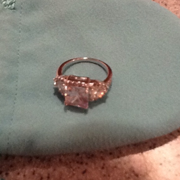 Beautiful cubic zirconium ring - Picture 4 of 4