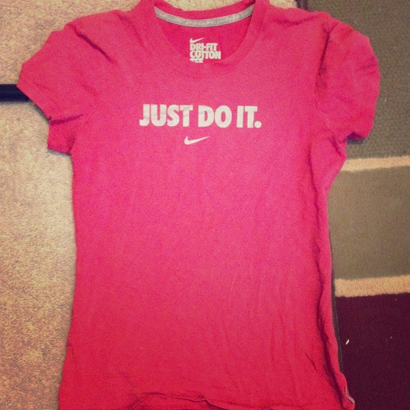 Small Nike dri-fit tee