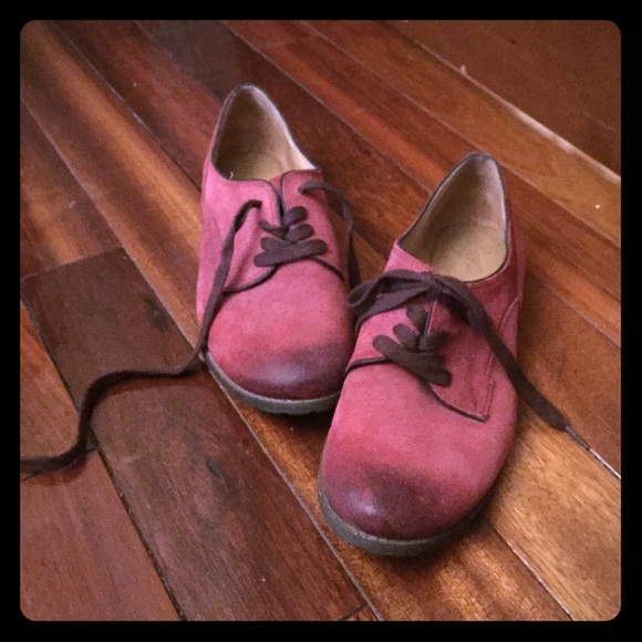 Red Ombré Naya Oxfords. Ask for discount!