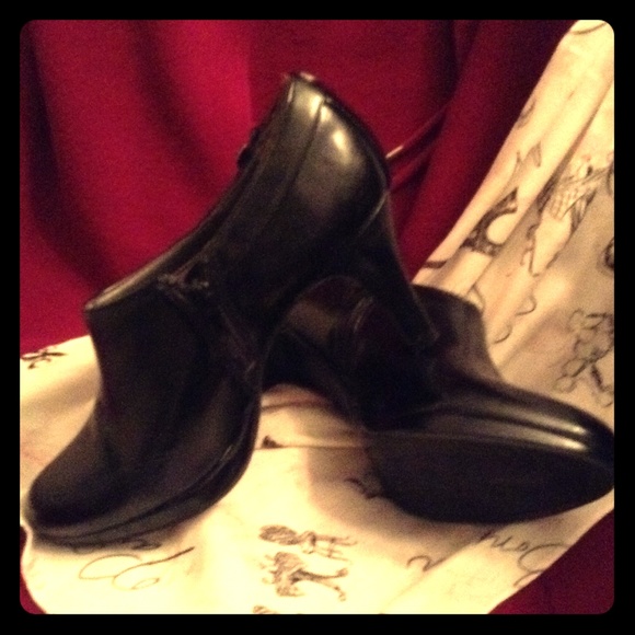 LifeStride 3" Black Booties