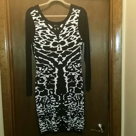 Black body con knit dress w/graphic design