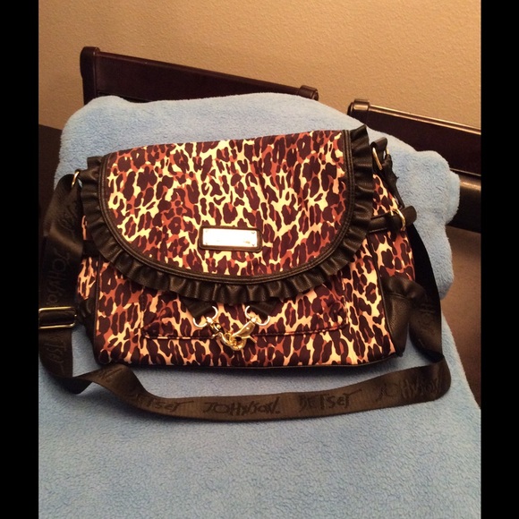 NWOT Betsy Johnson Messenger Bag