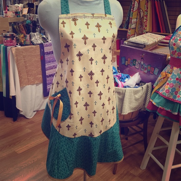 Cross Apron - Picture 1 of 3