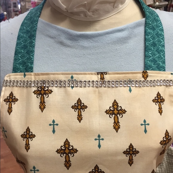 Cross Apron - Picture 3 of 3