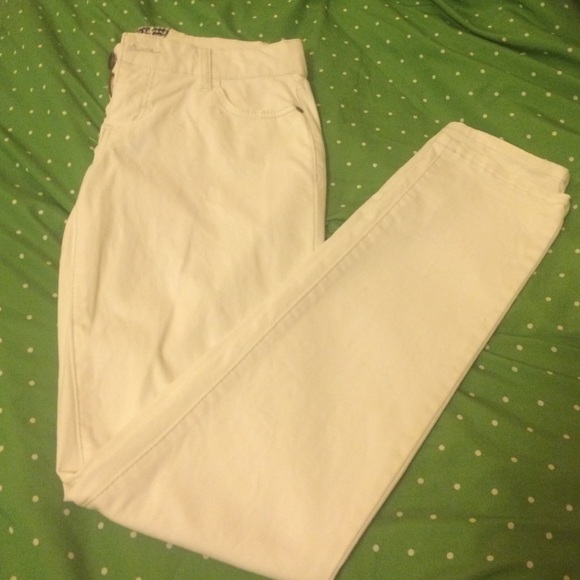 White skinny jeans
