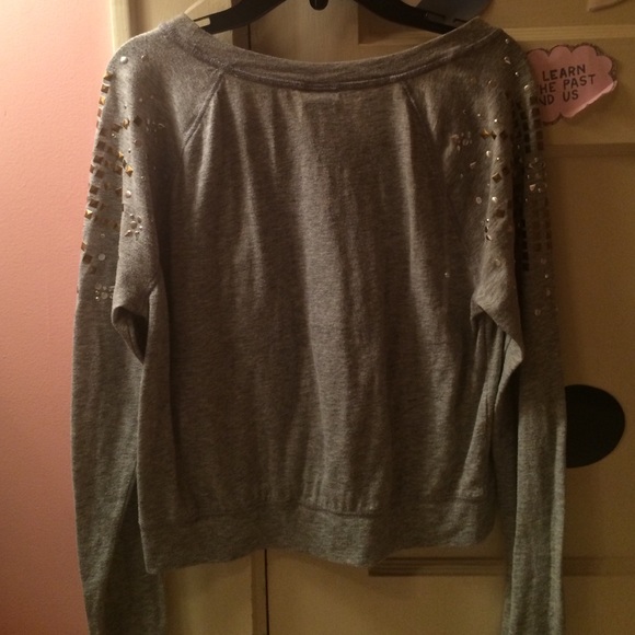 Top - Picture 2 of 3