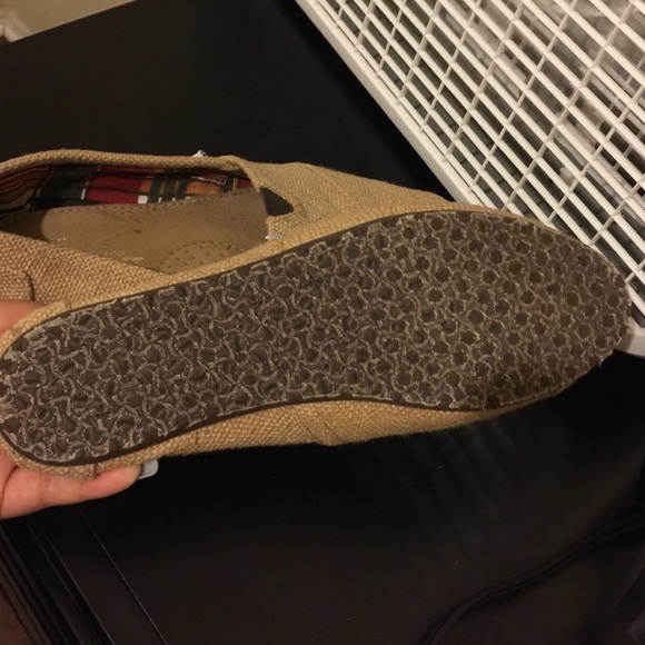 Toms - Picture 2 of 3