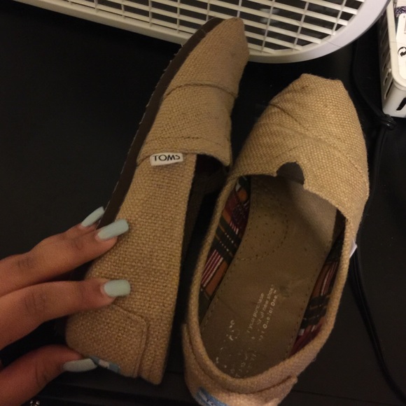 Toms - Picture 3 of 3