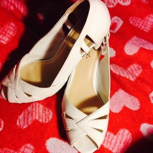 White stylish heels 😘