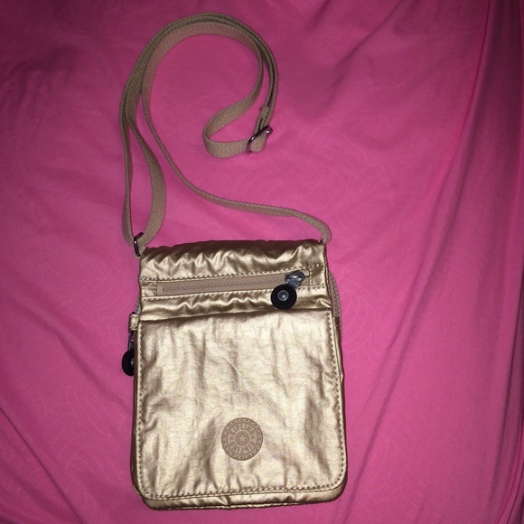 Cute little crossbody👛