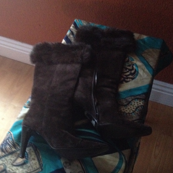 Brown suede boots with natural rabbit fur.
