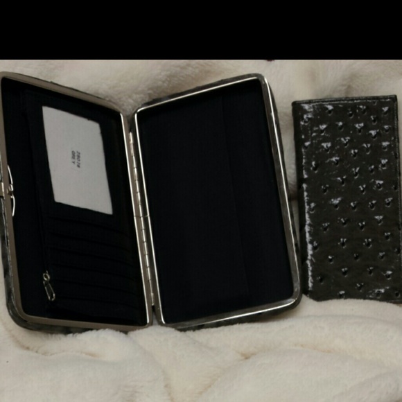 Women's Wallet - Picture 3 of 3