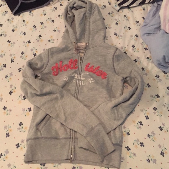 Gray hollister sweatshirt