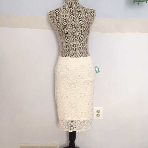 Maurices Dresses & Skirts - Lace trimmed skirt