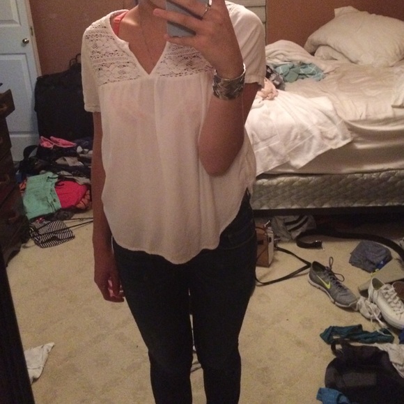 💋Forever 21 cream colored top🍂