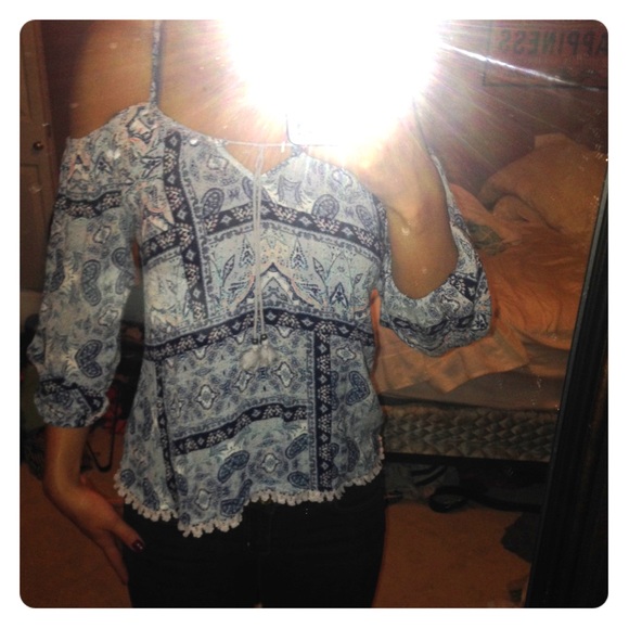 Off the shoulders tank top.