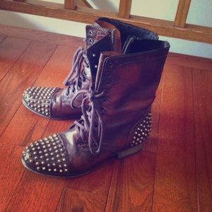 🍧SOLD🍨Steve Madden Studded Boots