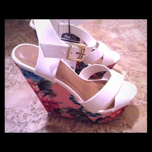 Floral platform wedge sandal