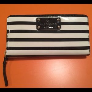 Kate Spade Fairmont Square Ziparound Wallet
