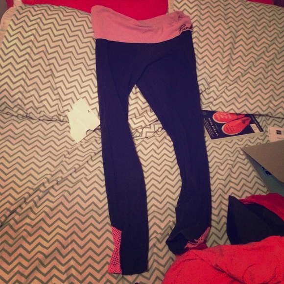VS Pink yoga leggings