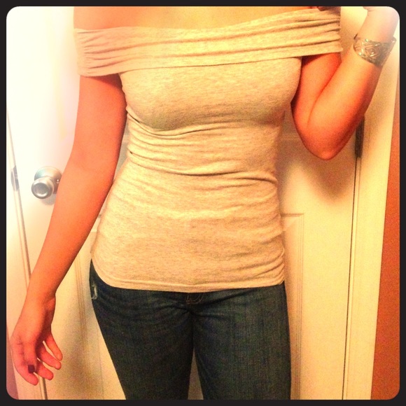 Strapless grey shirt.