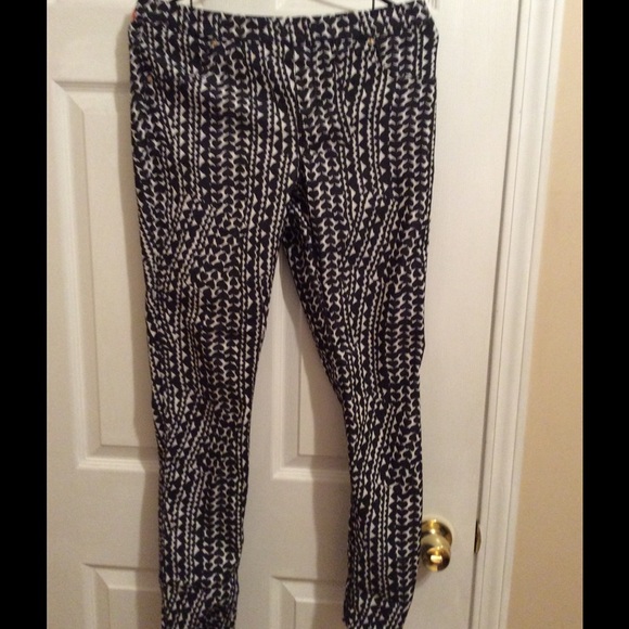 Skinny pattern jogging . - Picture 2 of 3