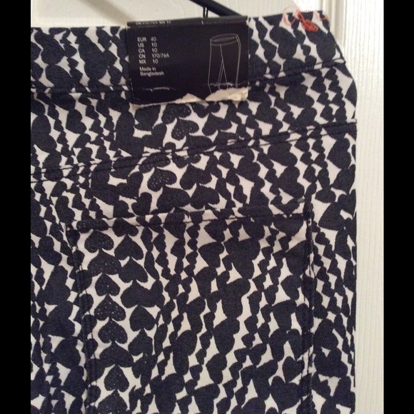 Skinny pattern jogging . - Picture 3 of 3