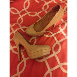 Lauren Conrad Pumps