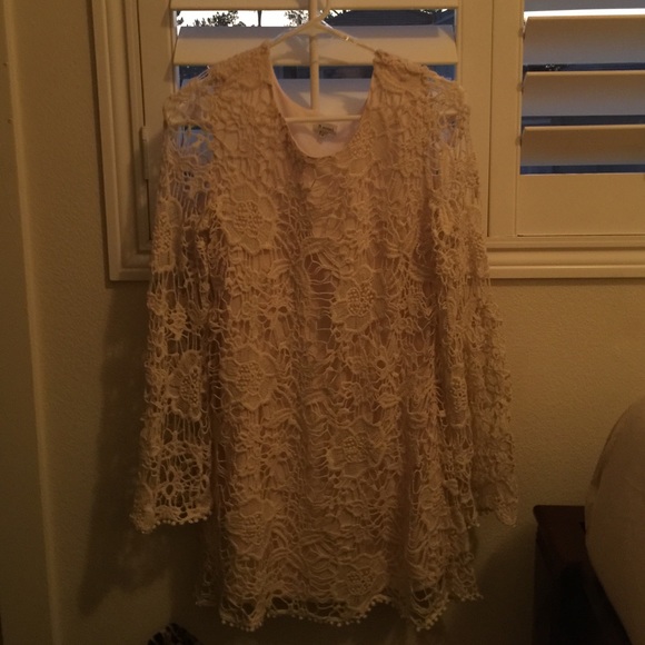 Lace dress - Picture 3 of 3