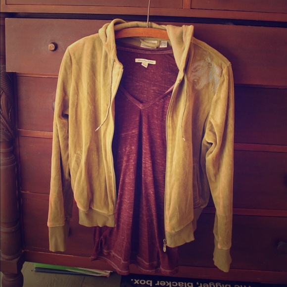 Light green sweatshirt with hood - Picture 1 of 1