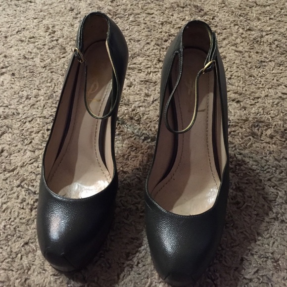 YSL Tribtoo 80 with ankle strap
