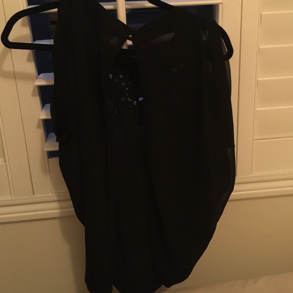 Open back blouse - Picture 3 of 3